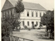 skola-nechvalin-z-r.-1950